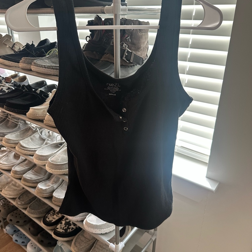 Rue21 Black Sleeveless Ribbed Top
